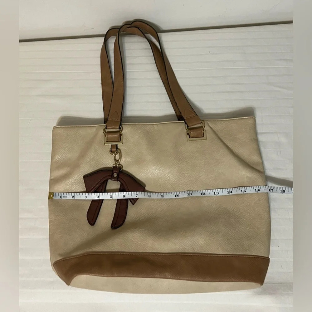 LaTique Ellis Bowtique Shoulder Bag Purse - Picture 7 of 13